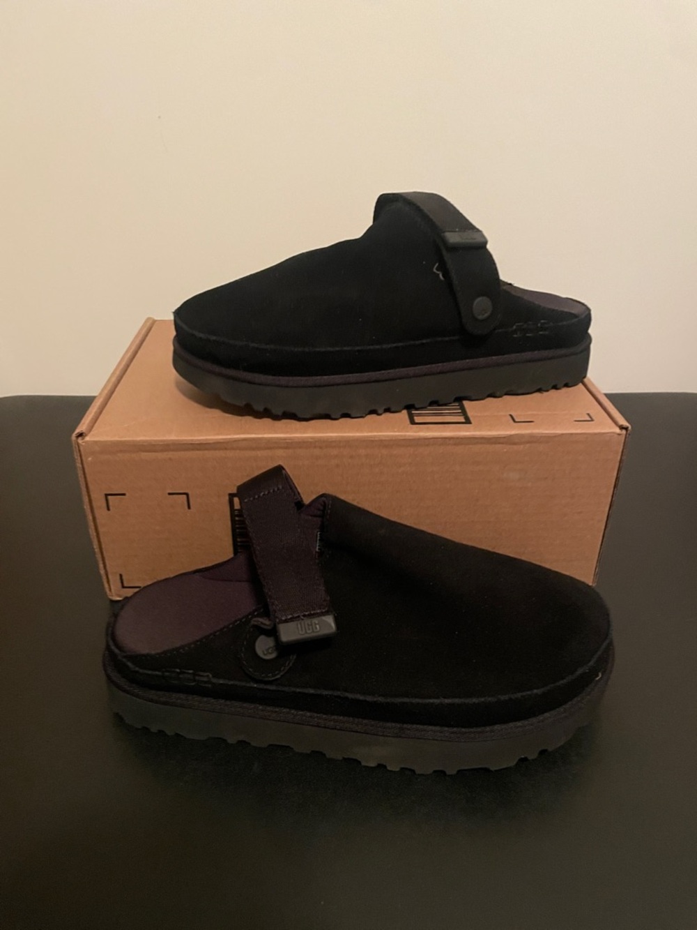 UGG Goldenstar Clog Women’s 10 JB